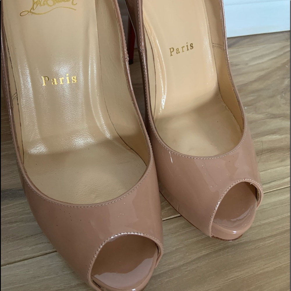 Very Prive 120 nude patent heels size 36.5